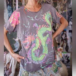 Magnolia Pearl Gray Dragon Graphic Blouse